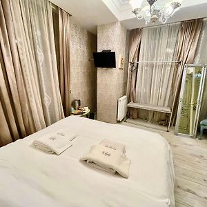 Kleine Kamer met een King Size Bed